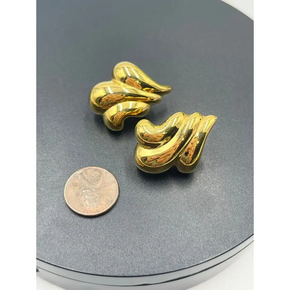 PEP Erwin Pearl Signed Vintage Gold Tone Winged Clip‎ On earrings